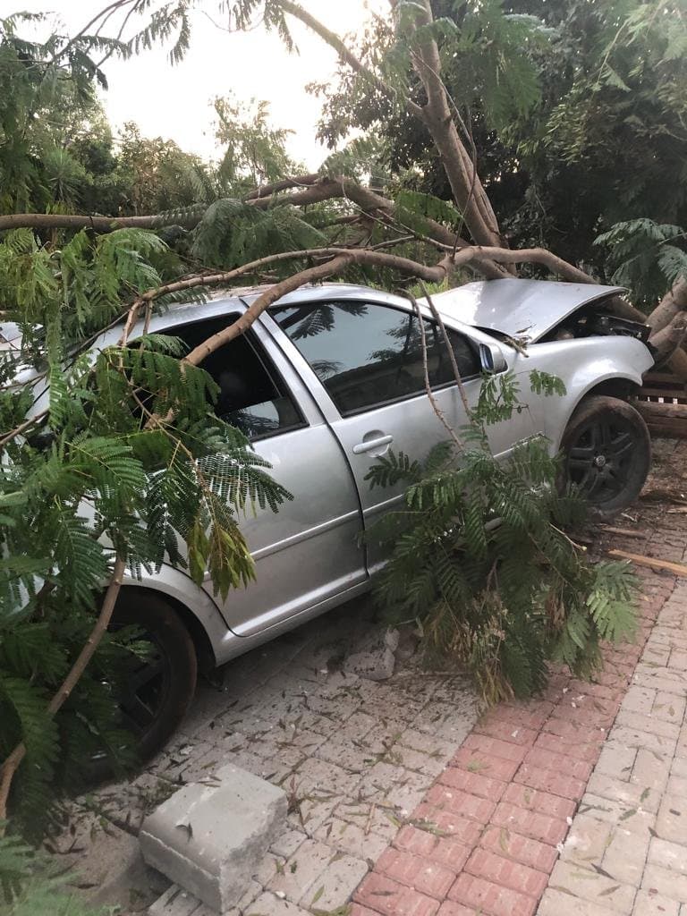Colisão de carro em Ibirubá causa grandes danos materiais na madrugada deste domingo