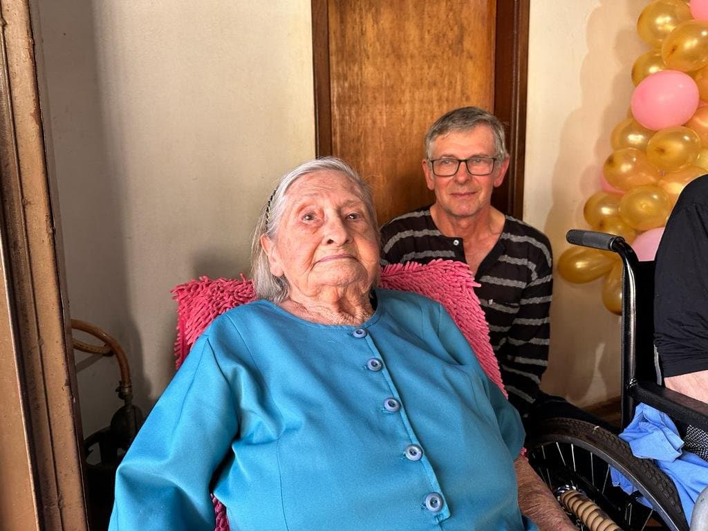 100 anos de vida rodeada de filhos, netos, bisnetos e todo o amor da família