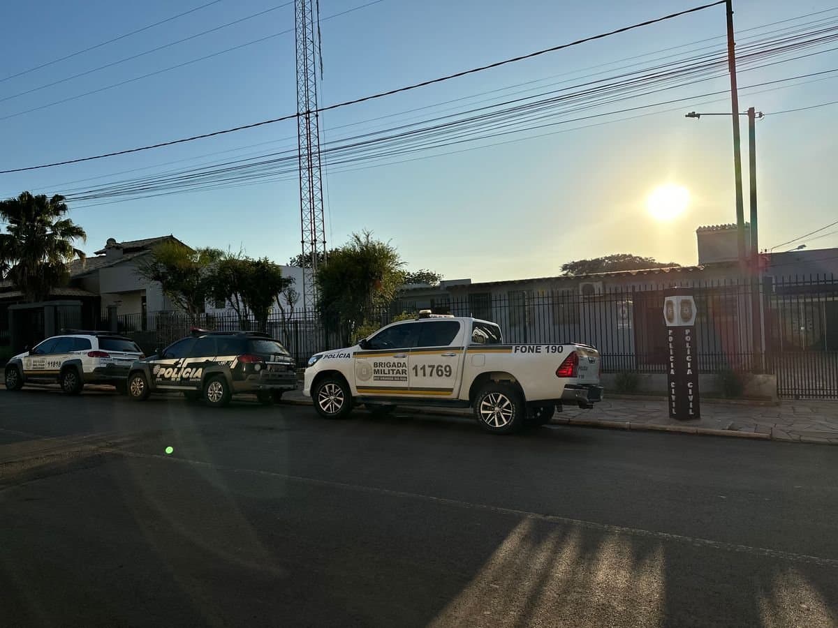 Quatro adultos e um adolescente são alvo da polícia por tráfico de drogas e associação para o tráfico em Ibirubá