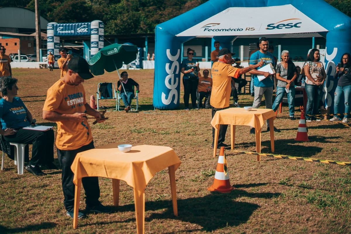 Encontro de gerações regado a boa pontaria e muita nostalgia marcaram o 1º Campeonato de Estilingue