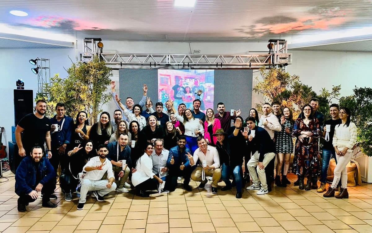 Pavi Transportes celebra 25 anos de história e sucesso