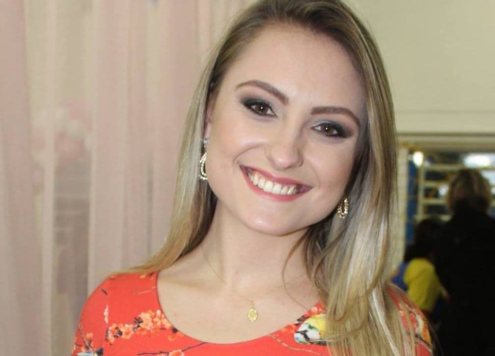 Uma influencer concurseira ibirubense que já acumula mais de 170 mil seguidores nas redes