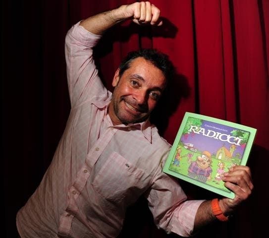 Cartunista Carlos Henrique Iotti arrancou risos na Feira do Livro de Ibirubá