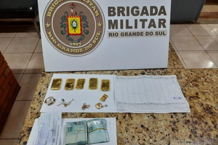 Barras de ouro sem procedência são apreendidas pela Polícia na ERS-223