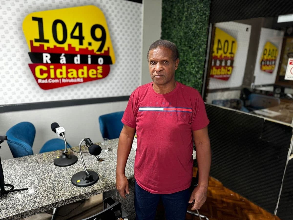 Escurinho relembrando os grandes momentos no Baú do Esporte