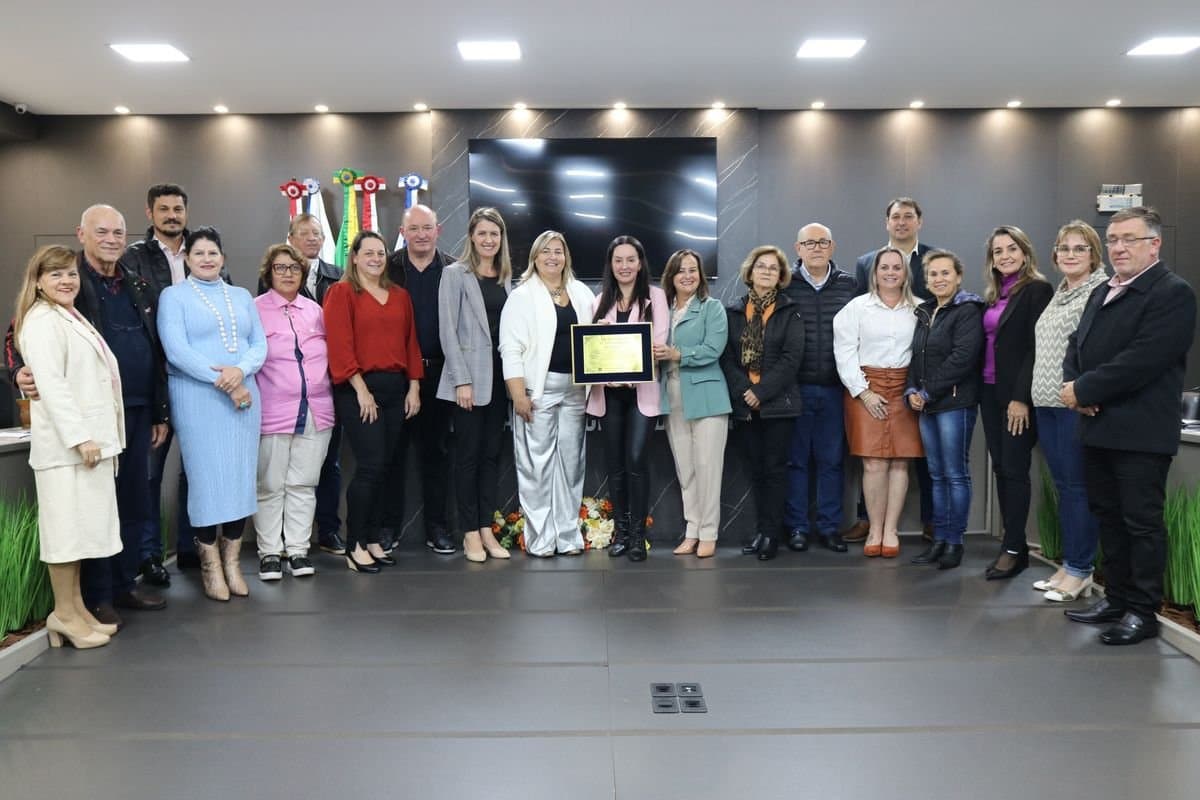 Lar do Idoso Aconchego recebe homenagem pelos 20 anos de dedicação