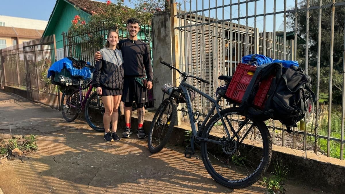 Aventura sobre rodas: Casal argentino que percorre o Brasil de bicicleta esteve em Ibirubá