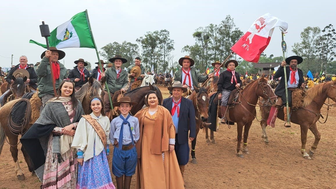 Tradicionalistas do CTG Rancho dos Tropeiros partem em busca da chama crioula