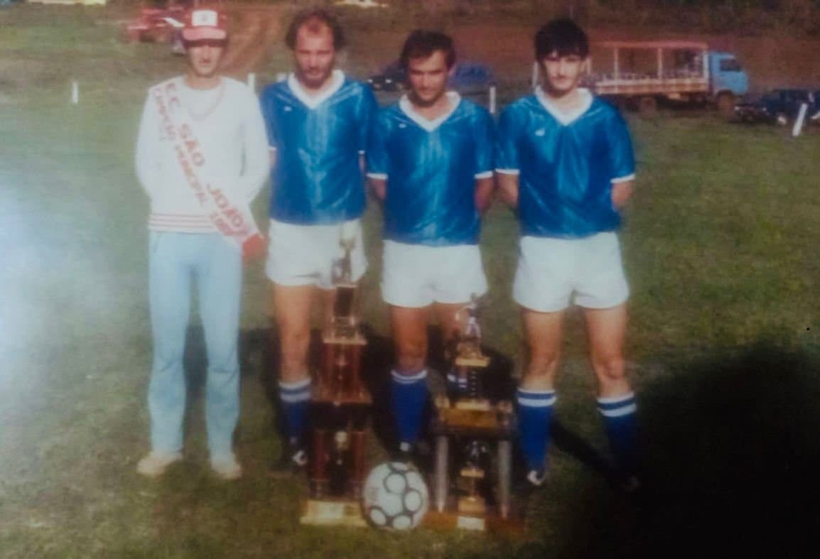 Um craque de bola dentro e fora das quatro linhas: Almeri Nicolodi, o Neguinho da Várzea