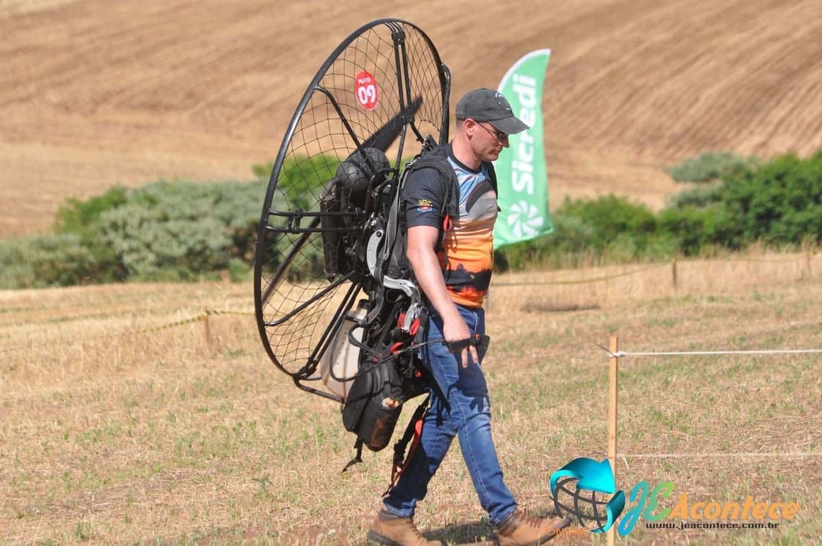 Quinze de Novembro celebrou o 1º Encontro de Paramotor com espetáculo aéreo
