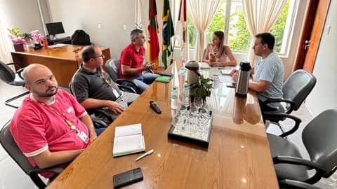 Melhorias na infraestrutura de energia e poluição visual são pauta de reunião com a RGE