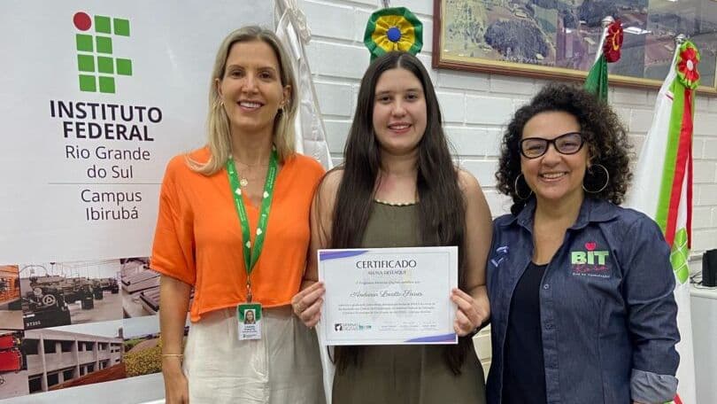 Andressa Lovatto Soares é reconhecida como “Estudante Destaque” pelo Programa Meninas Digitais