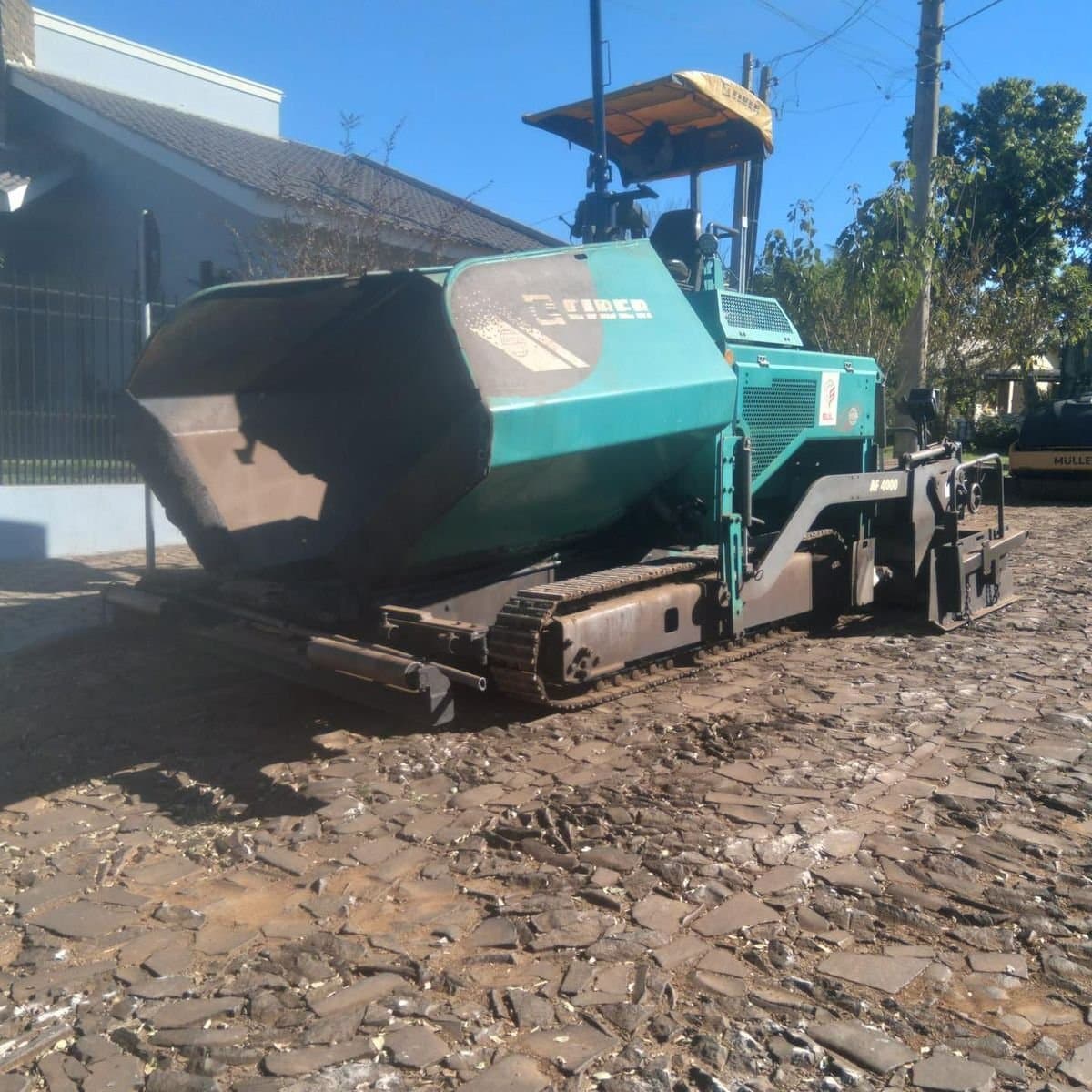 Mais duas ruas recebem pavimentação asfáltica no bairro Jardim, em Ibirubá