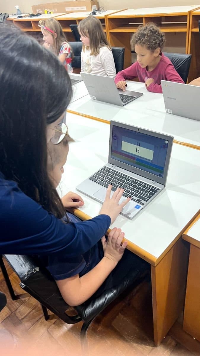 Professor de Ibirubá transforma escolas do interior gaúcho com educação digital inspirada na Itália