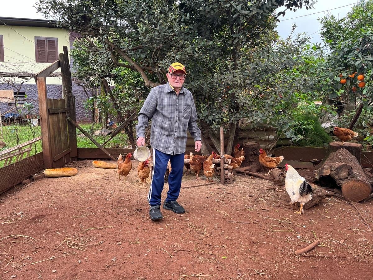 Aos 102 anos, Lourenço Bonzanini mantém viva a rotina no campo