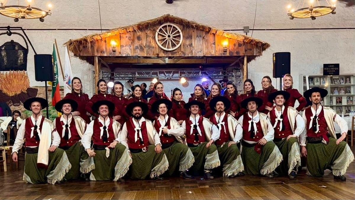 Pré-estreia da Invernada Adulta do CTG Rancho dos Tropeiros emociona público e celebra legado dos Minuanos