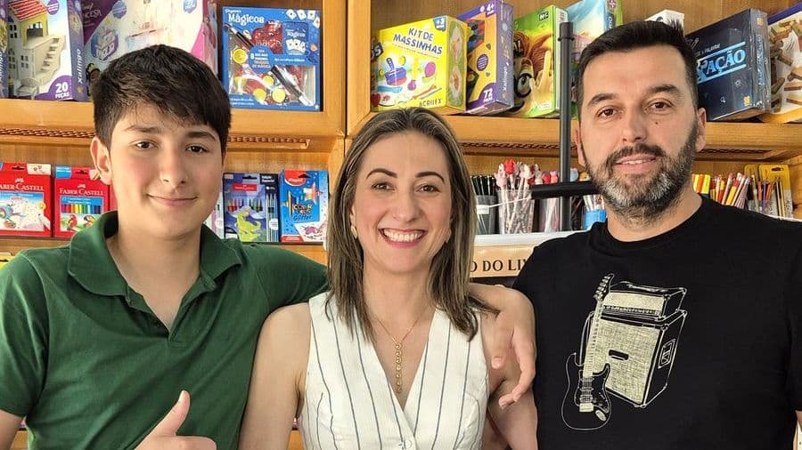 A autora por trás dos devaneios: Regina Scheffer entrega obra literária que emocionará leitores