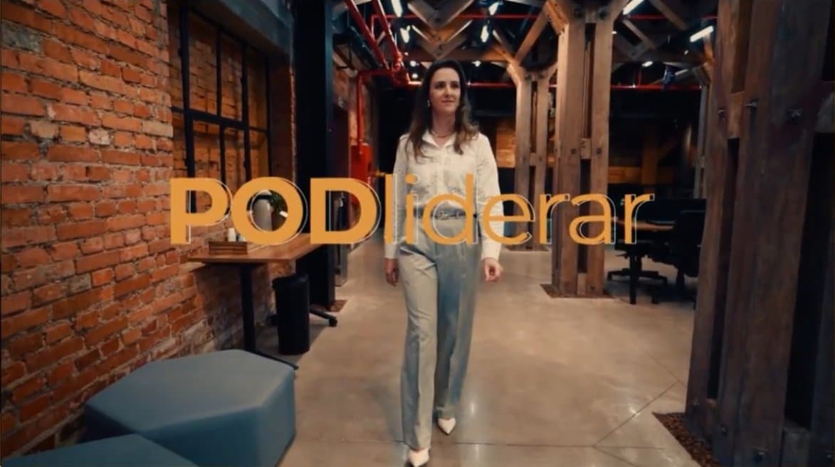Letícia Peukert apresenta o podcast PodLiderar, onde viradas de chave ganham protagonismo