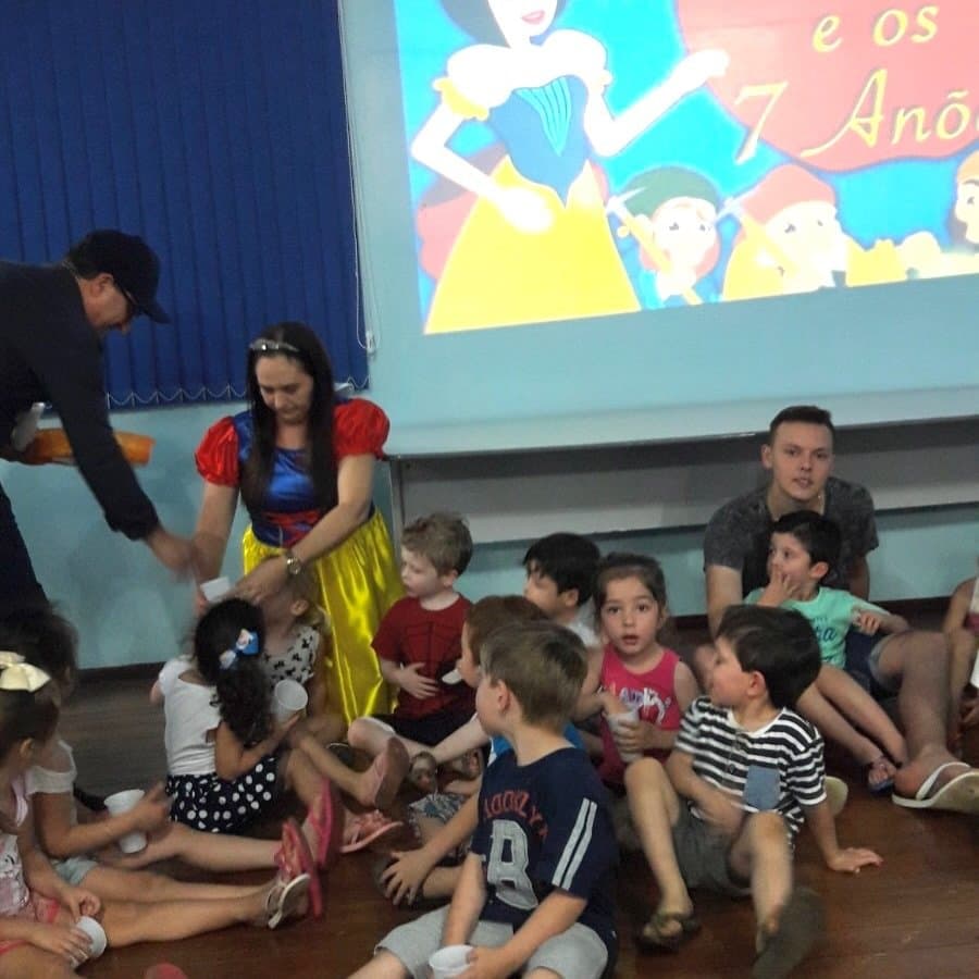 Crianças ganham programação especial com contação de histórias na biblioteca municipal de Ibirubá